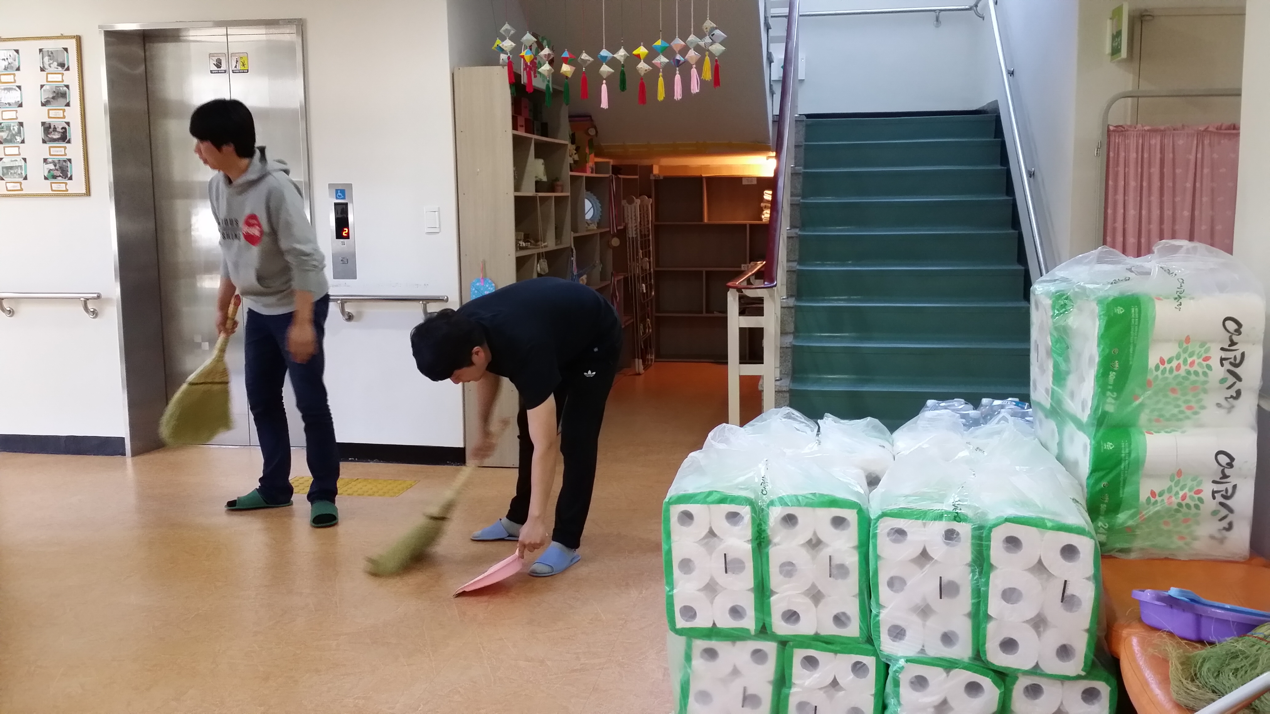 삼다수 봉사대 사랑나눔 봉사활동 모습 (활동모습 청소)